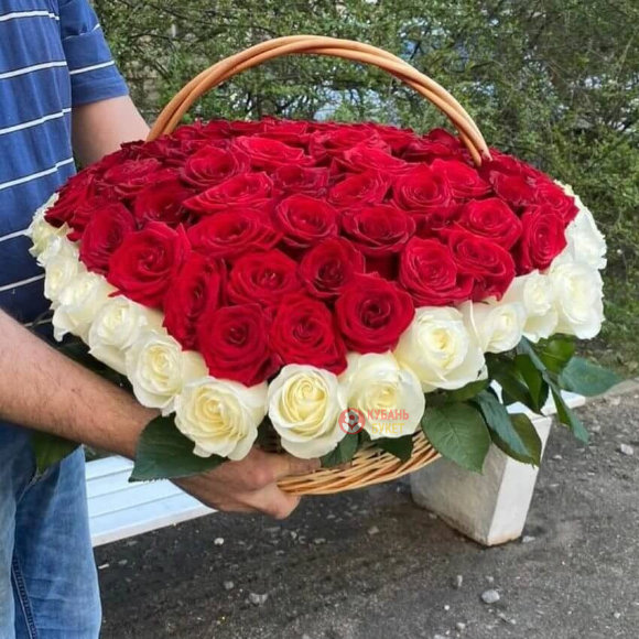 Корзина с розами «Любящее сердце» заказать за 20 796 руб. с доставкой