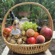 Корзина с фруктами «Пирамида желаний»